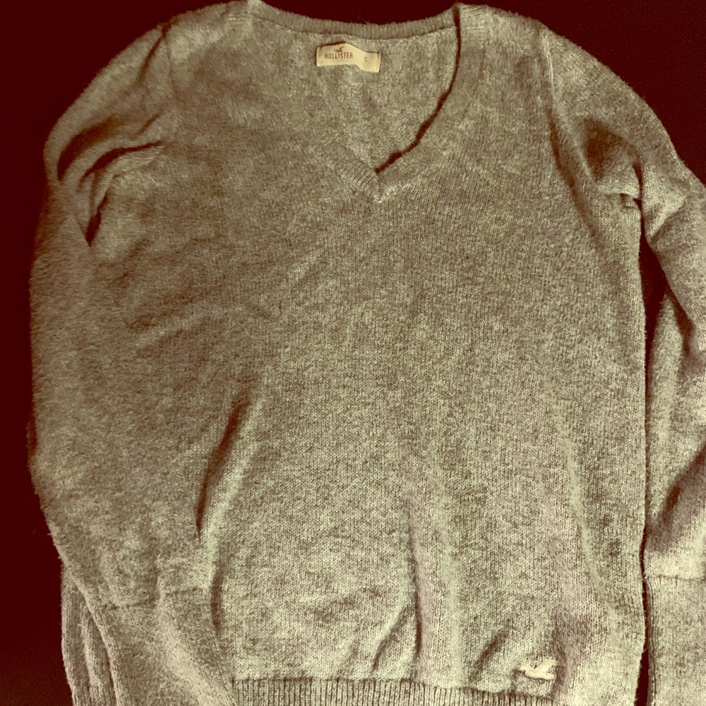 Hollister vneck sweater